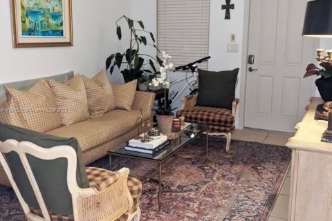 House in Miami, Florida 3 bedrooms, 142.14 sq.m. № 1965188 - photo 2