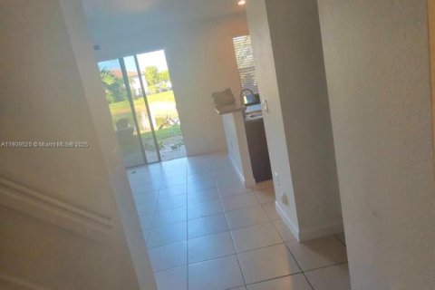 House in Miami, Florida 3 bedrooms, 142.14 sq.m. № 1965188 - photo 7