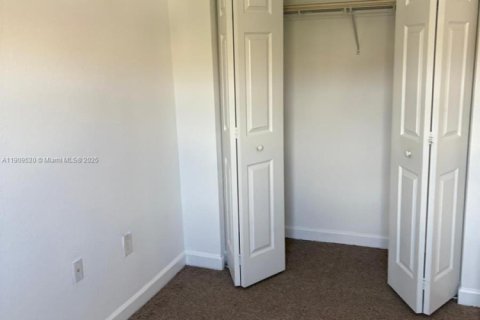 House in Miami, Florida 3 bedrooms, 142.14 sq.m. № 1965188 - photo 14