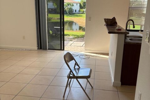 House in Miami, Florida 3 bedrooms, 142.14 sq.m. № 1965188 - photo 6