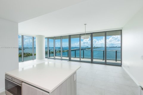 Condominio en alquiler en Miami, Florida, 3 dormitorios, 151.8 m2 № 1891322 - foto 1