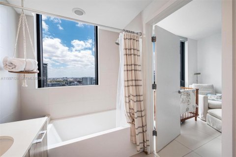 Снять в аренду кондоминиум в Майами, Флорида 2 спальни, 87.7м2, № 2063428 - фото 16