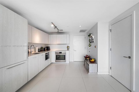 Снять в аренду кондоминиум в Майами, Флорида 2 спальни, 87.7м2, № 2063428 - фото 2