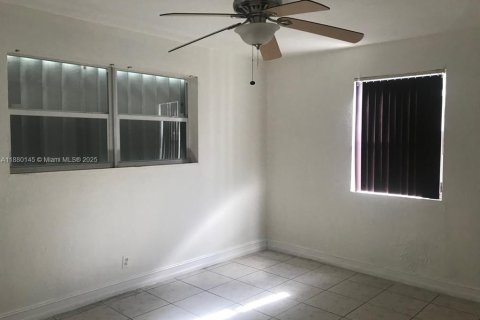 Villa ou maison à louer à Hollywood, Floride: 3 chambres, 83.61 m2 № 1928850 - photo 5