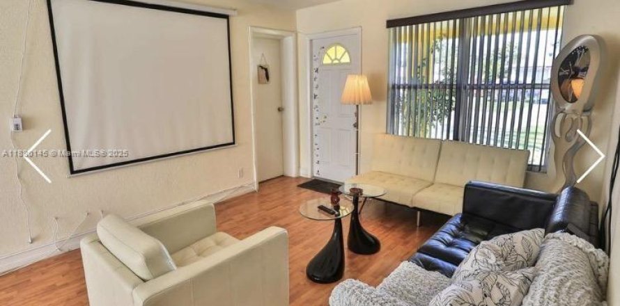 Villa ou maison à Hollywood, Floride 3 chambres, 83.61 m2 № 1928850