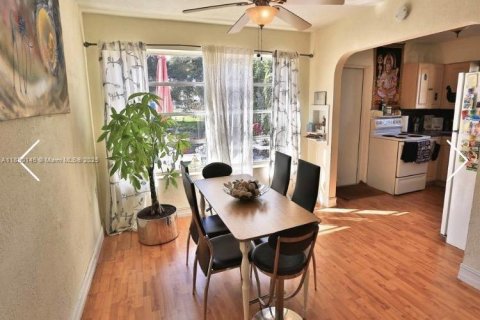 Villa ou maison à louer à Hollywood, Floride: 3 chambres, 83.61 m2 № 1928850 - photo 2