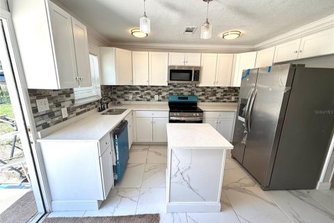 Villa ou maison à vendre à Kissimmee, Floride: 3 chambres, 90.3 m2 № 2149164 - photo 2