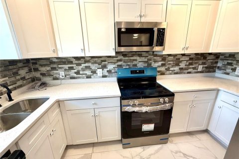 Villa ou maison à vendre à Kissimmee, Floride: 3 chambres, 90.3 m2 № 2149164 - photo 3