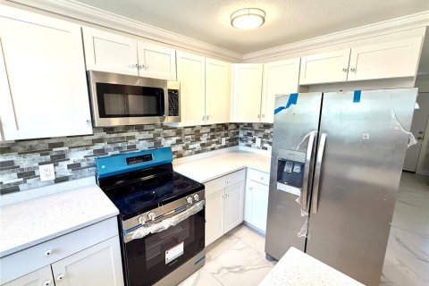 Villa ou maison à vendre à Kissimmee, Floride: 3 chambres, 90.3 m2 № 2149164 - photo 4
