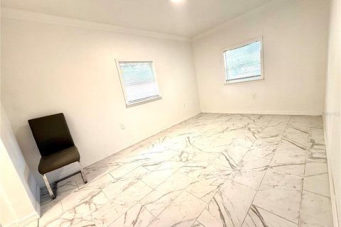 Villa ou maison à vendre à Kissimmee, Floride: 3 chambres, 90.3 m2 № 2149164 - photo 10