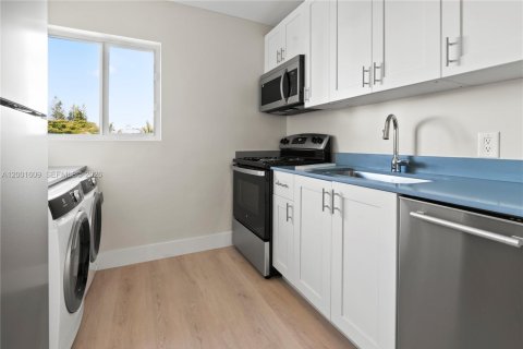Apartment in Miami, Florida 1 bedroom, 65.03 sq.m. № 2065692 - photo 2