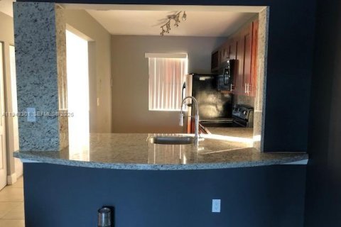 Condo in Fort Lauderdale, Florida, 1 bedroom  № 2006175 - photo 3