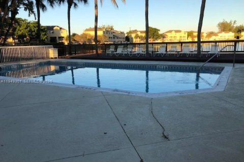 Condo in Fort Lauderdale, Florida, 1 bedroom  № 2006175 - photo 14