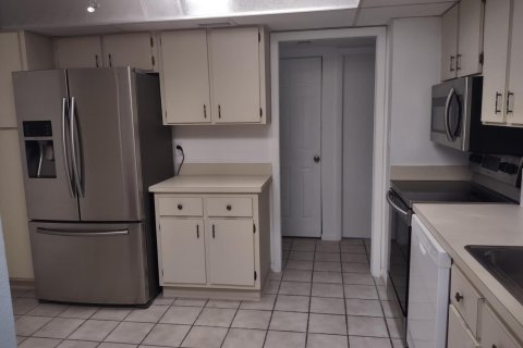 Купить кондоминиум в Лейк-Уорт, Флорида 7 комнат, 105.63м2, № 2084041 - фото 4