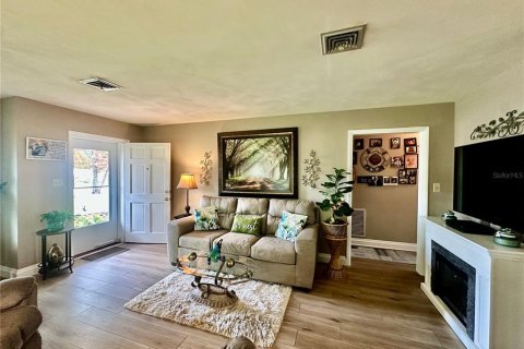 House in Winter Haven, Florida 2 bedrooms, 86.77 sq.m. № 2216641 - photo 5