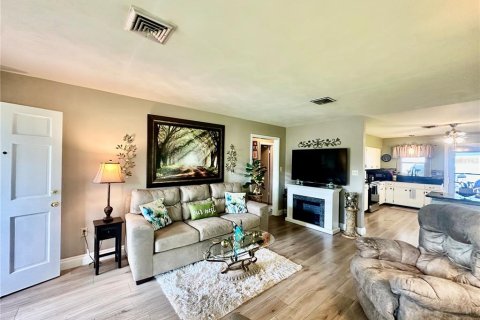House in Winter Haven, Florida 2 bedrooms, 86.77 sq.m. № 2216641 - photo 7