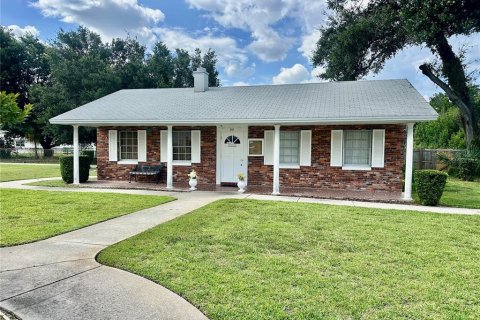 House in Winter Haven, Florida 2 bedrooms, 86.77 sq.m. № 2216641 - photo 23