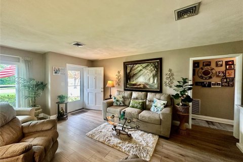 House in Winter Haven, Florida 2 bedrooms, 86.77 sq.m. № 2216641 - photo 6