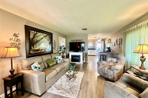 House in Winter Haven, Florida 2 bedrooms, 86.77 sq.m. № 2216641 - photo 3