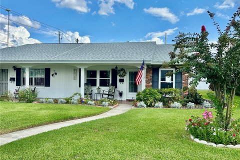 House in Winter Haven, Florida 2 bedrooms, 86.77 sq.m. № 2216641
