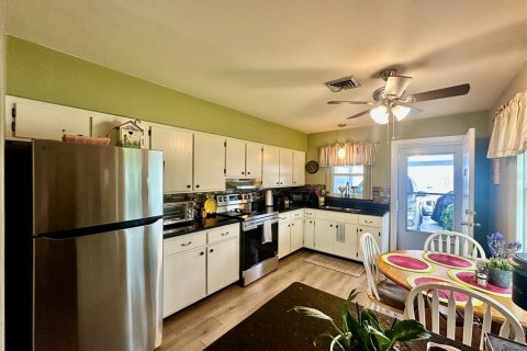 House in Winter Haven, Florida 2 bedrooms, 86.77 sq.m. № 2216641 - photo 8