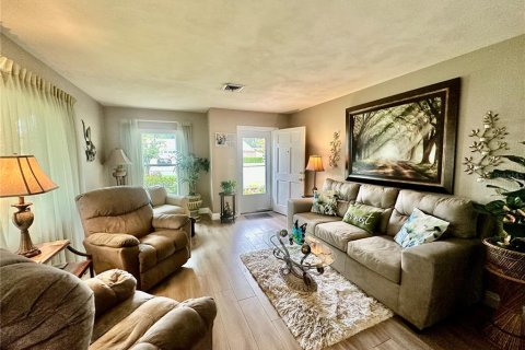 House in Winter Haven, Florida 2 bedrooms, 86.77 sq.m. № 2216641 - photo 4