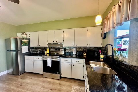House in Winter Haven, Florida 2 bedrooms, 86.77 sq.m. № 2216641 - photo 11