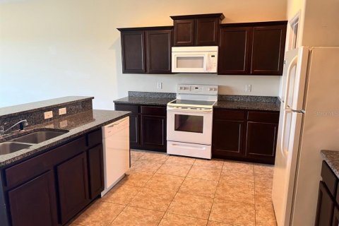 Touwnhouse à vendre à Howey-in-the-Hills, Floride: 3 chambres, 143.81 m2 № 2398381 - photo 4