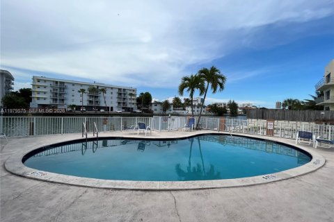 Condominio en venta en Miami Beach, Florida, 1 dormitorio, 61.87 m2 № 2043897 - foto 10