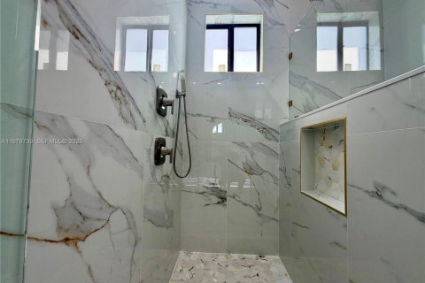 House in Lehigh Acres, Florida 4 bedrooms, 159.33 sq.m. № 2049923 - photo 15