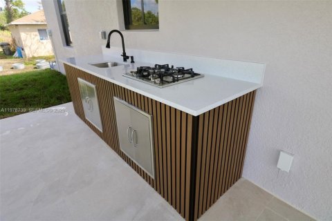 House in Lehigh Acres, Florida 4 bedrooms, 159.33 sq.m. № 2049923 - photo 29