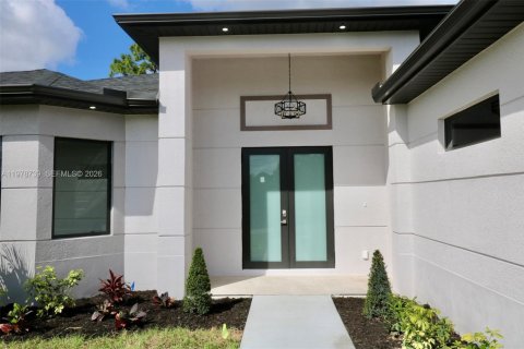 House in Lehigh Acres, Florida 4 bedrooms, 159.33 sq.m. № 2049923 - photo 2