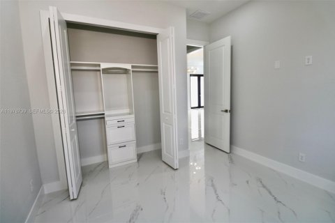 House in Lehigh Acres, Florida 4 bedrooms, 159.33 sq.m. № 2049923 - photo 18