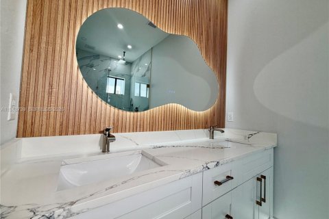 House in Lehigh Acres, Florida 4 bedrooms, 159.33 sq.m. № 2049923 - photo 14