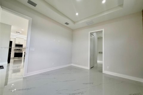 House in Lehigh Acres, Florida 4 bedrooms, 159.33 sq.m. № 2049923 - photo 12