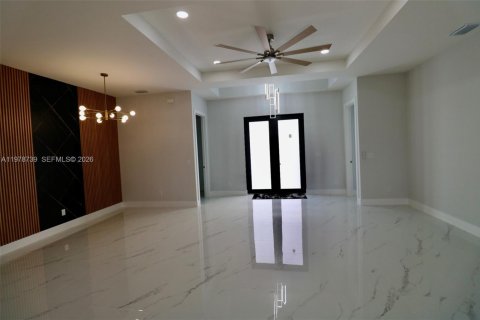 House in Lehigh Acres, Florida 4 bedrooms, 159.33 sq.m. № 2049923 - photo 5