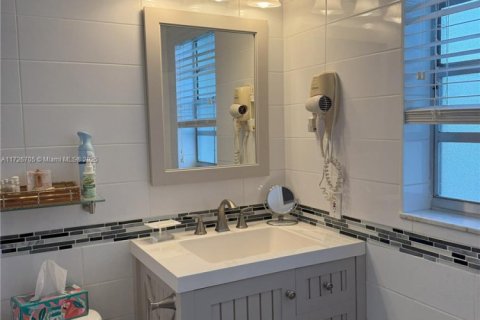 Купить кондоминиум в Маргит, Флорида 2 спальни, 80.82м2, № 1934611 - фото 11