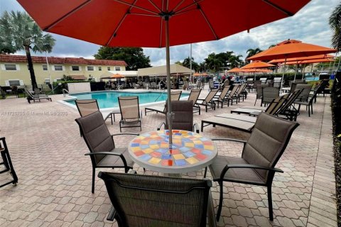 Купить кондоминиум в Маргит, Флорида 2 спальни, 80.82м2, № 1934611 - фото 21