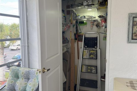 Купить кондоминиум в Маргит, Флорида 2 спальни, 80.82м2, № 1934611 - фото 19