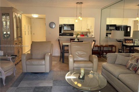 Купить кондоминиум в Маргит, Флорида 2 спальни, 80.82м2, № 1934611 - фото 13