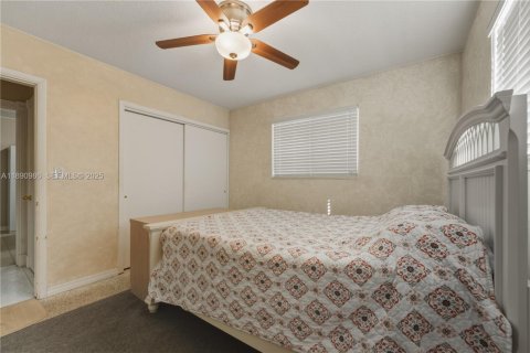 House in Hollywood, Florida 3 bedrooms, 163.42 sq.m. № 1946328 - photo 27