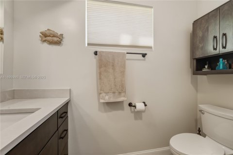 House in Hollywood, Florida 3 bedrooms, 163.42 sq.m. № 1946328 - photo 30