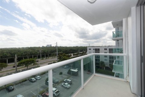 Condo in North Miami Beach, Florida, 1 bedroom  № 1991535 - photo 18