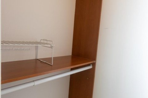 Condo in North Miami Beach, Florida, 1 bedroom  № 1991535 - photo 15