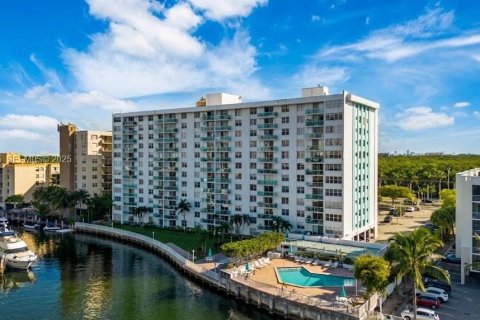 Condo in North Miami Beach, Florida, 1 bedroom  № 1991535