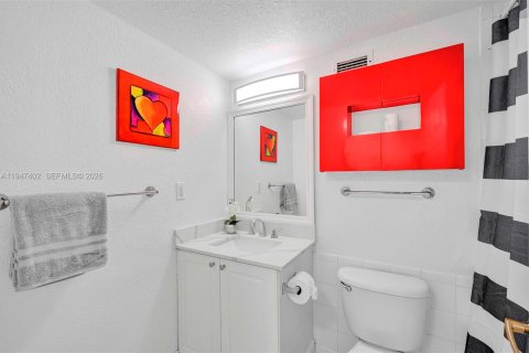 Condo in Hollywood, Florida  № 2003379 - photo 10
