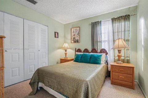 House in Palm Bay, Florida 3 bedrooms № 2043115 - photo 16