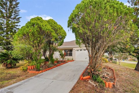 House in Palm Bay, Florida 3 bedrooms № 2043115 - photo 3