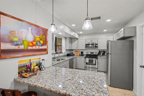 House in Palm Bay, Florida 3 bedrooms № 2043115 - photo 12