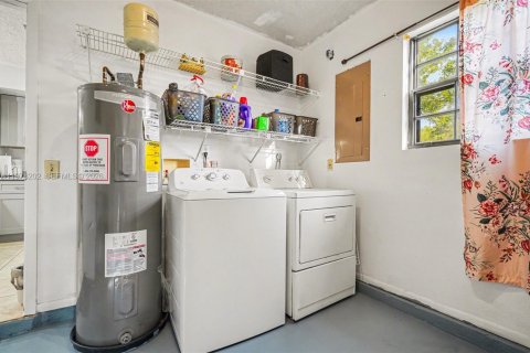 House in Palm Bay, Florida 3 bedrooms № 2043115 - photo 15